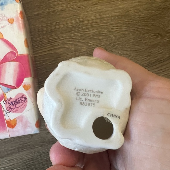 Precious Moments 2001 "Hug Me Before I Melt - Picture 3 of 4